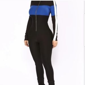 Absolutely gorgeous new jumpsuit! Extremely soft material! Never worn!